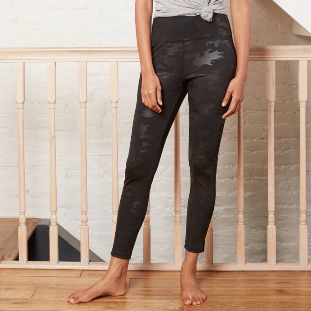 Knox Rose Black Camo Leggings, NWOT